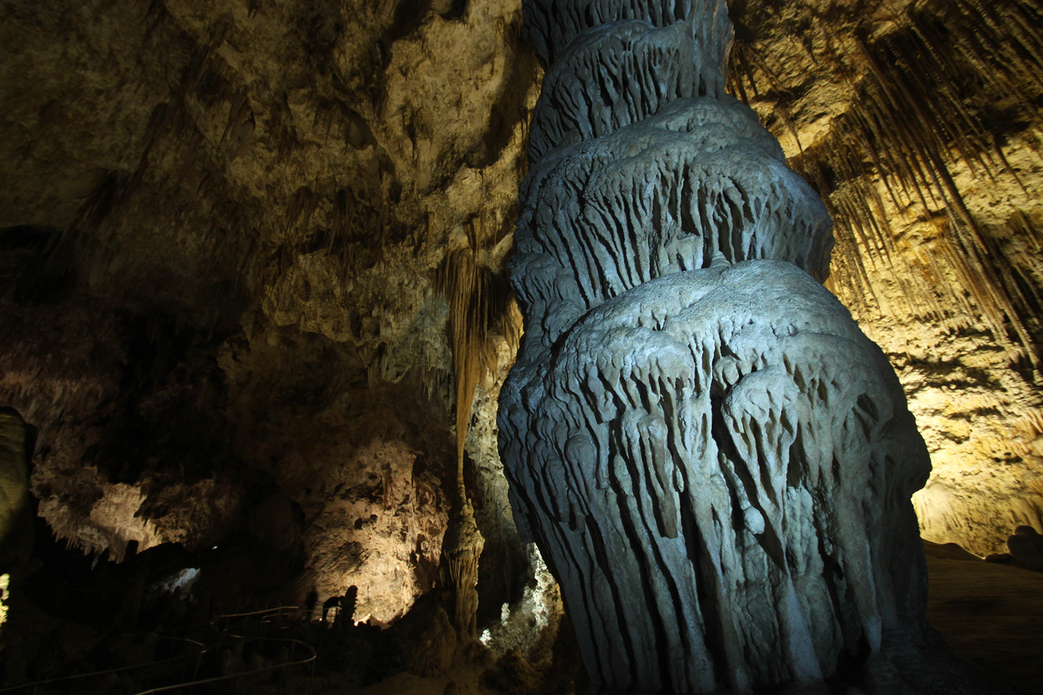 Las monumentales estalagmitas y estalactitas de las Cavernas de Carlsbad