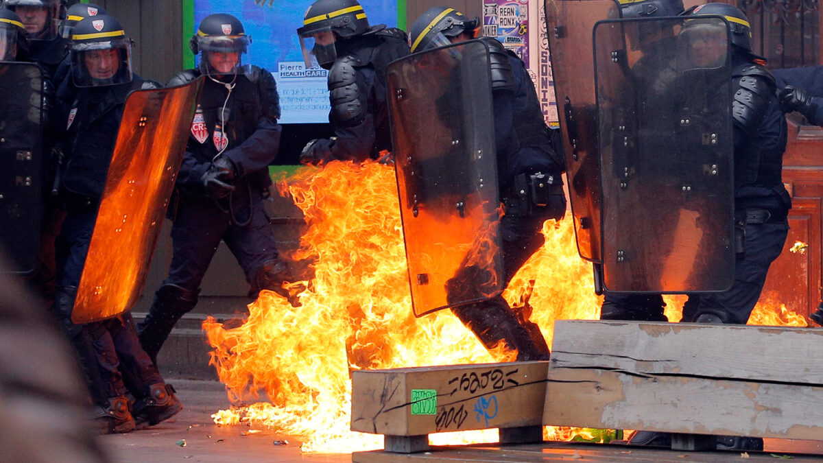 Decenas de heridos y más de 60 detenidos tras las manifestaciones contra la reforma laboral francesa