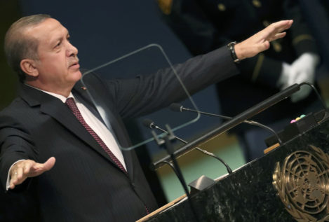 Erdogan acusa a EEUU de suministrar armas a los rebeldes kurdos