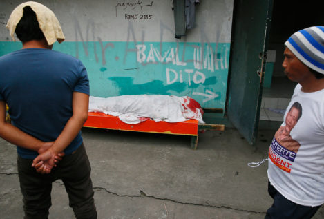 Hacerse el muerto, la única manera de sobrevivir a la sangrienta guerra contra el narcotráfico de Duterte