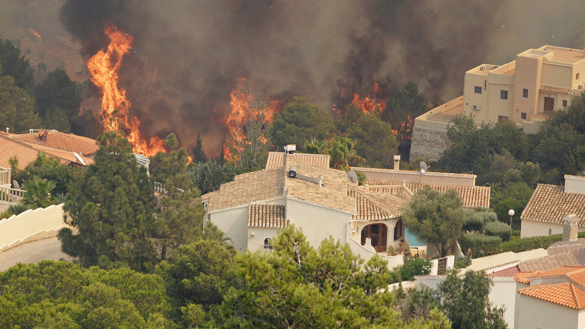 Incendios sin control arrasan varias localidades de la provincia de Alicante