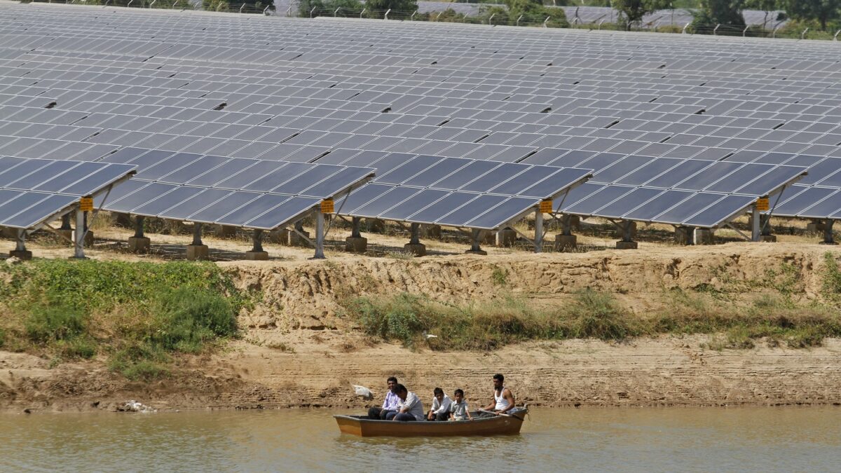 India estrena la central solar más potente del mundo