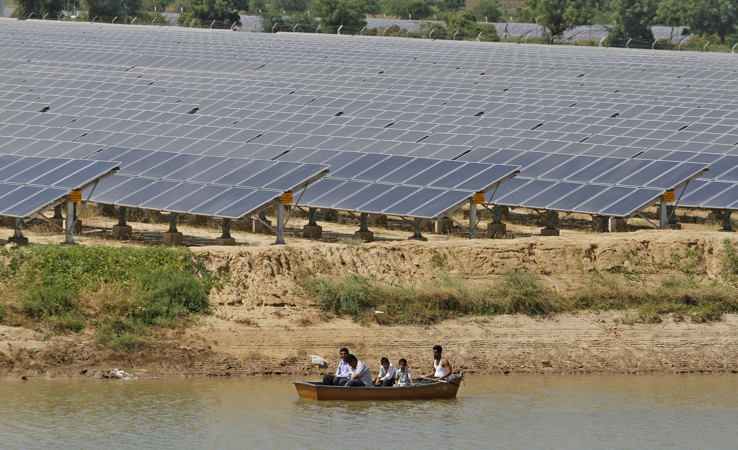 India estrena la central solar más potente del mundo