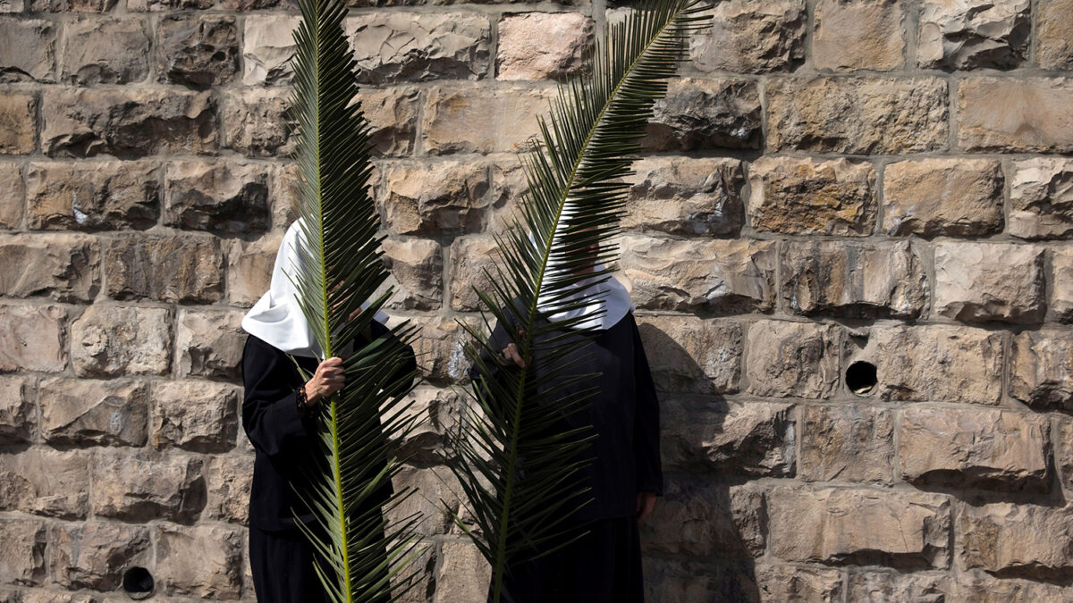 Dos monjas cuelgan el hábito y se casan entre ellas en Italia