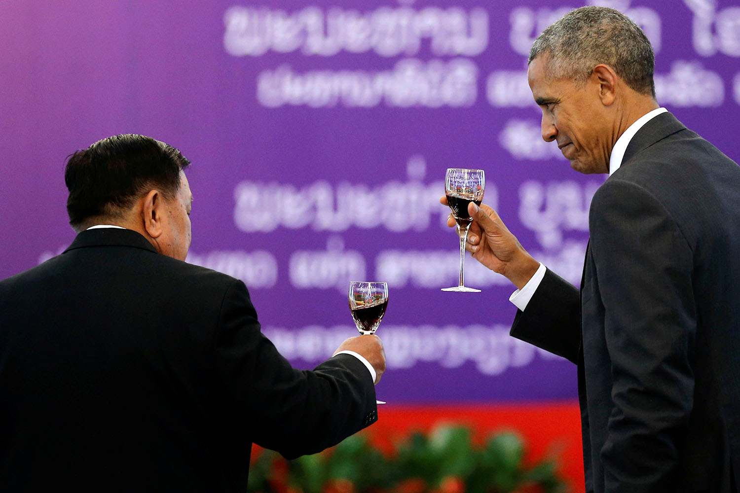 EEUU tiene una "obligación" con Laos, dice Obama en su histórica visita al país asiático
