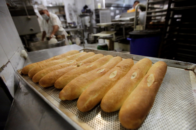 Los maestros panaderos ofrecen productos cada vez mejores. (Foto: Henry Romero / Reuters)