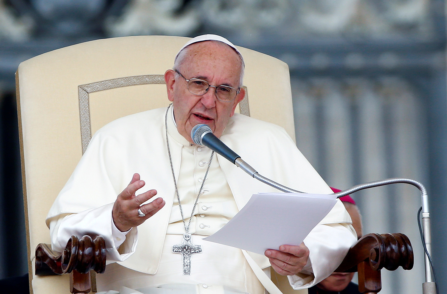 El Papa equipara el periodismo basado en rumores con el terrorismo