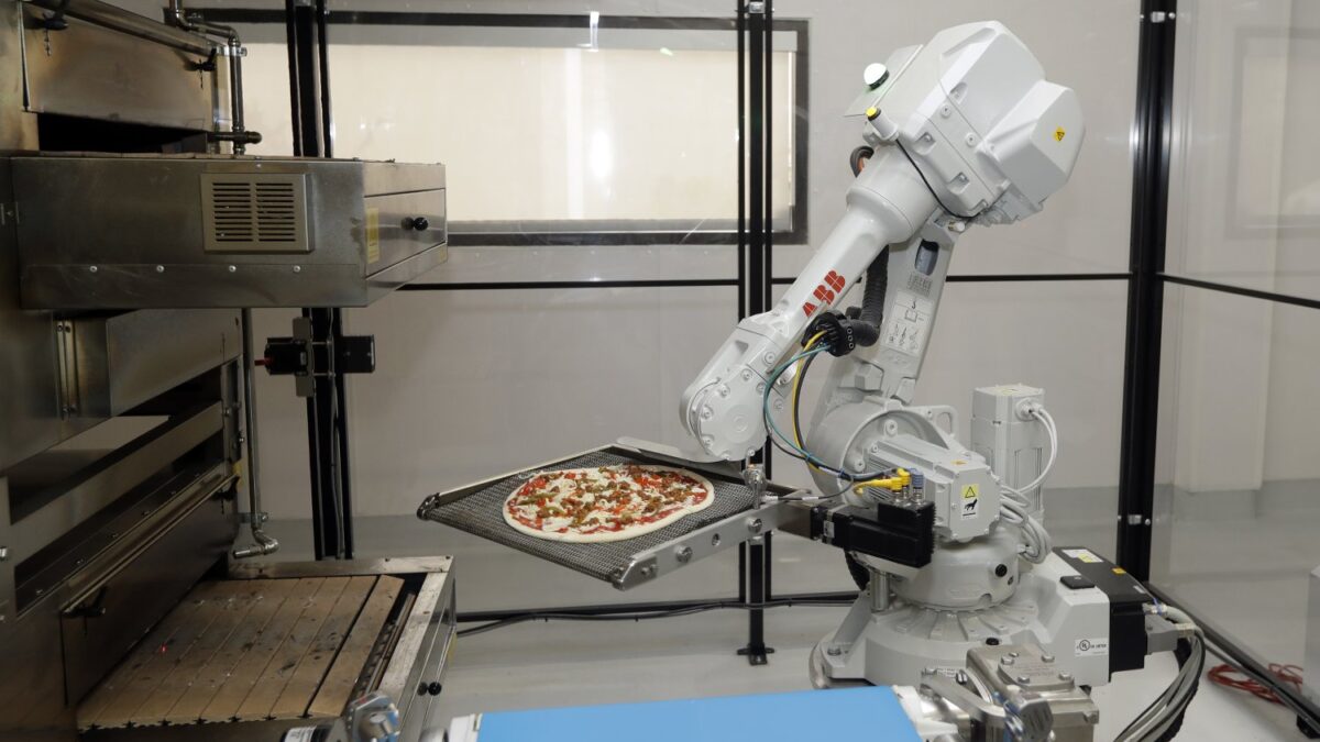 ¿Te comerías una pizza elaborada por un robot?