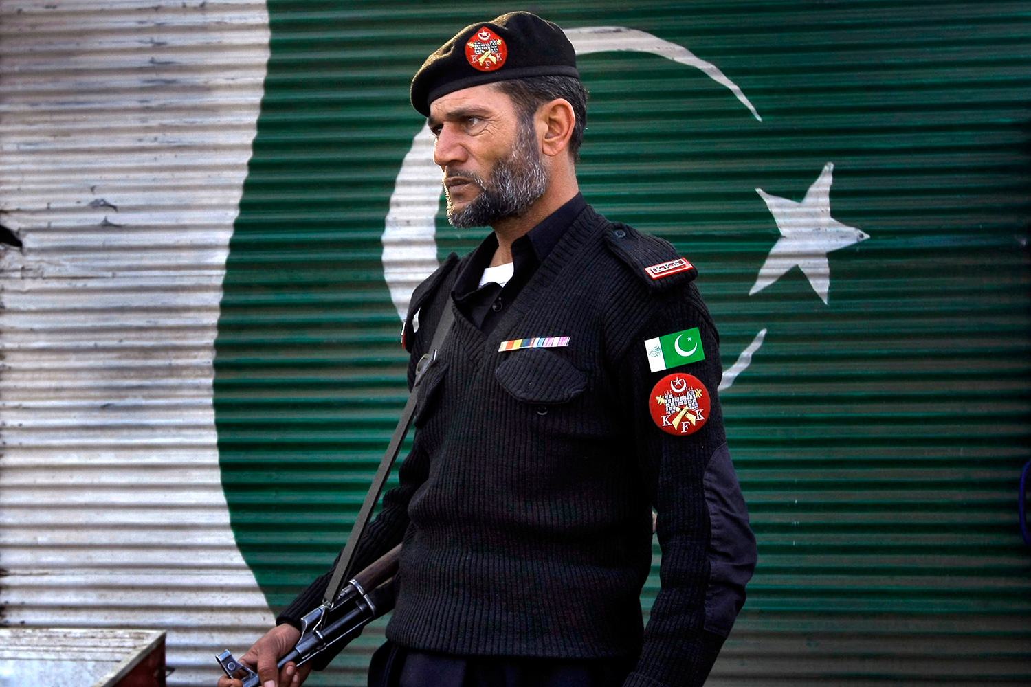 La policía de Pakistán es acusada de asesinar ilegalmente a 2000 sospechosos al año