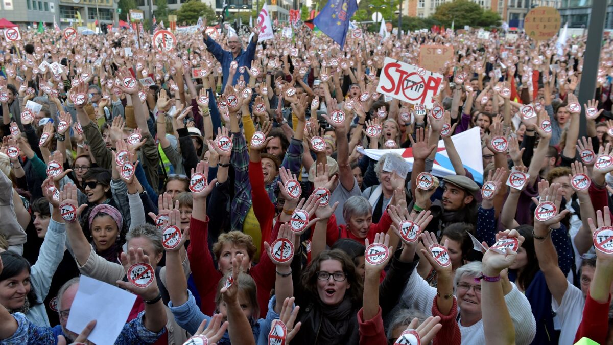 Protesta masiva en Bruselas contra el TTIP