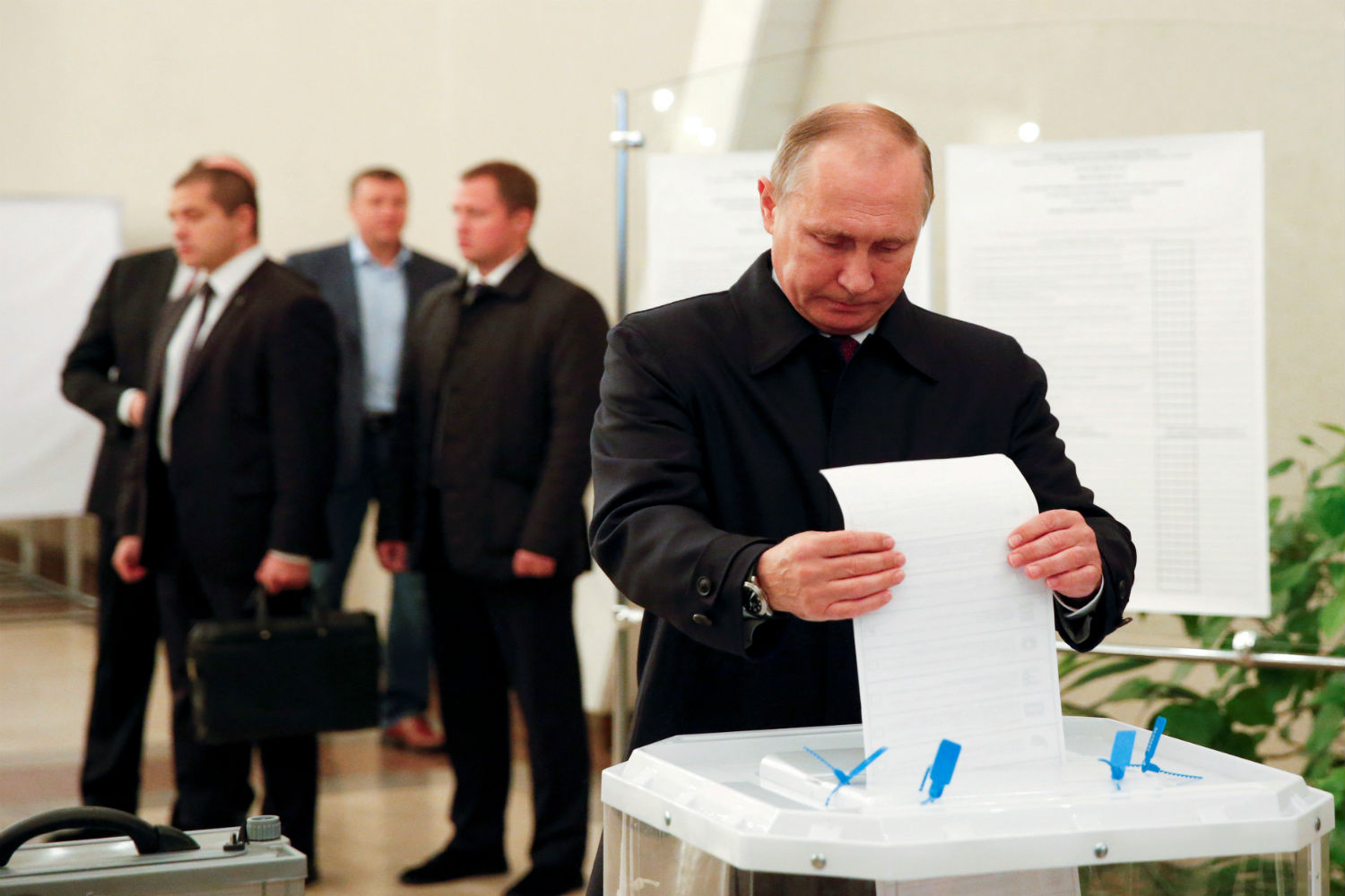 El partido de Vladimir Putin arrasa en las elecciones parlamentarias