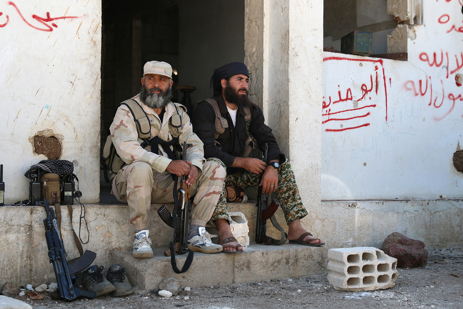 Los rebeldes sirios aceptan con reticencias la tregua pero siguen los enfrentamientos