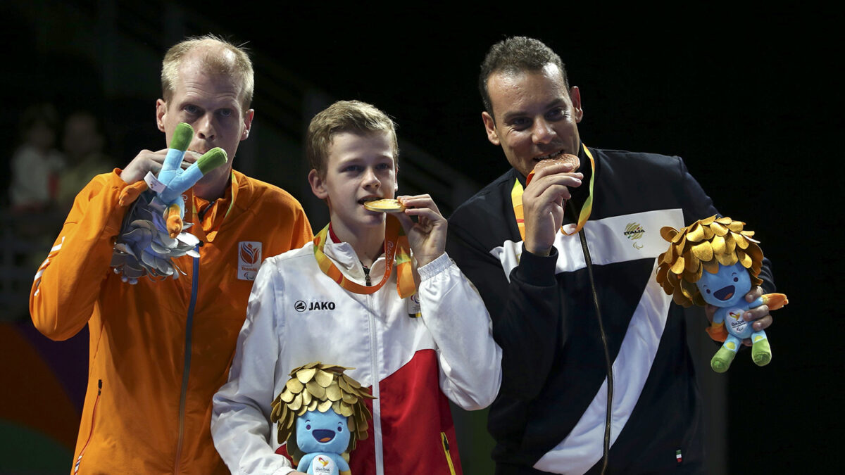 Laurens Devos, con sólo 16 años, logra un histórico oro en los paralímpicos de tenis de mesa