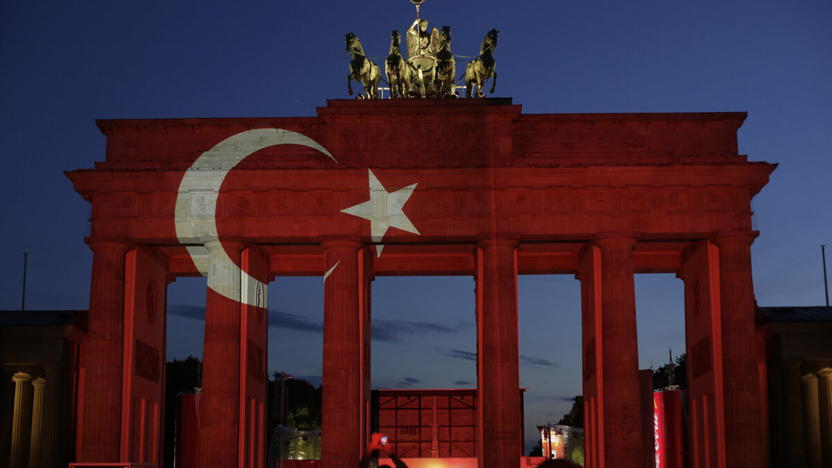 Más de 30 diplomáticos turcos piden asilo en Alemania