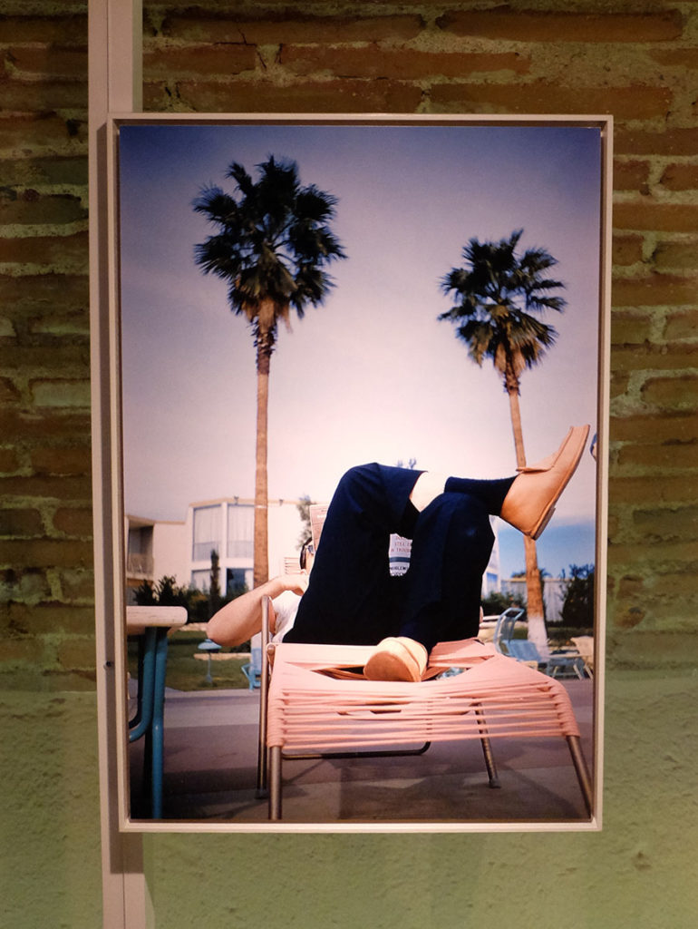 Una de las imágenes de Palm Springs 60, de Robert Doisneau, expuesta en la Fundación Canal de Madrid (Foto: Ana Laya / The Objective)