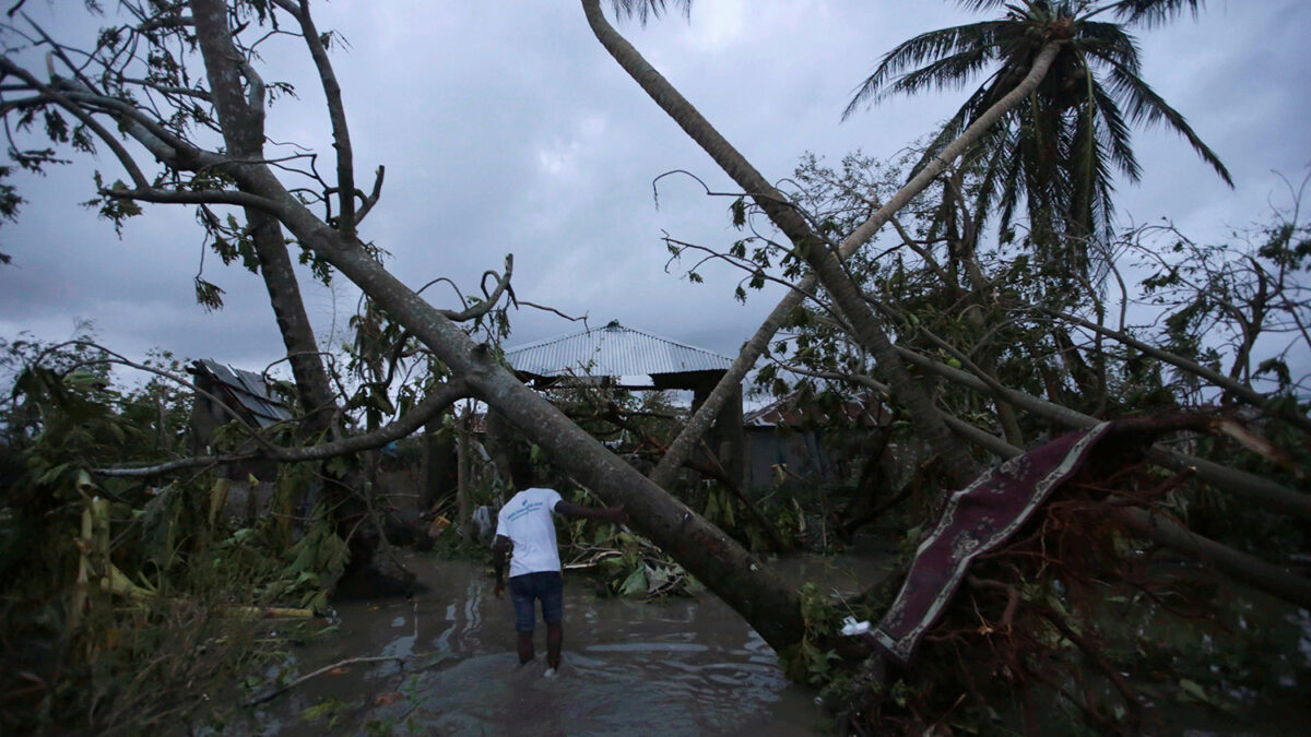El huracán Matthew obliga a evacuar masivamente Florida