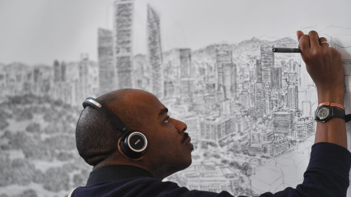 Stephen Wiltshire, el artista con autismo que dibuja megaciudades de memoria