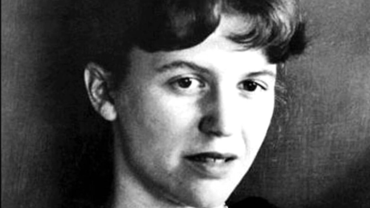 Sylvia Plath: la melancolía en tránsito de una poeta del siglo XIX