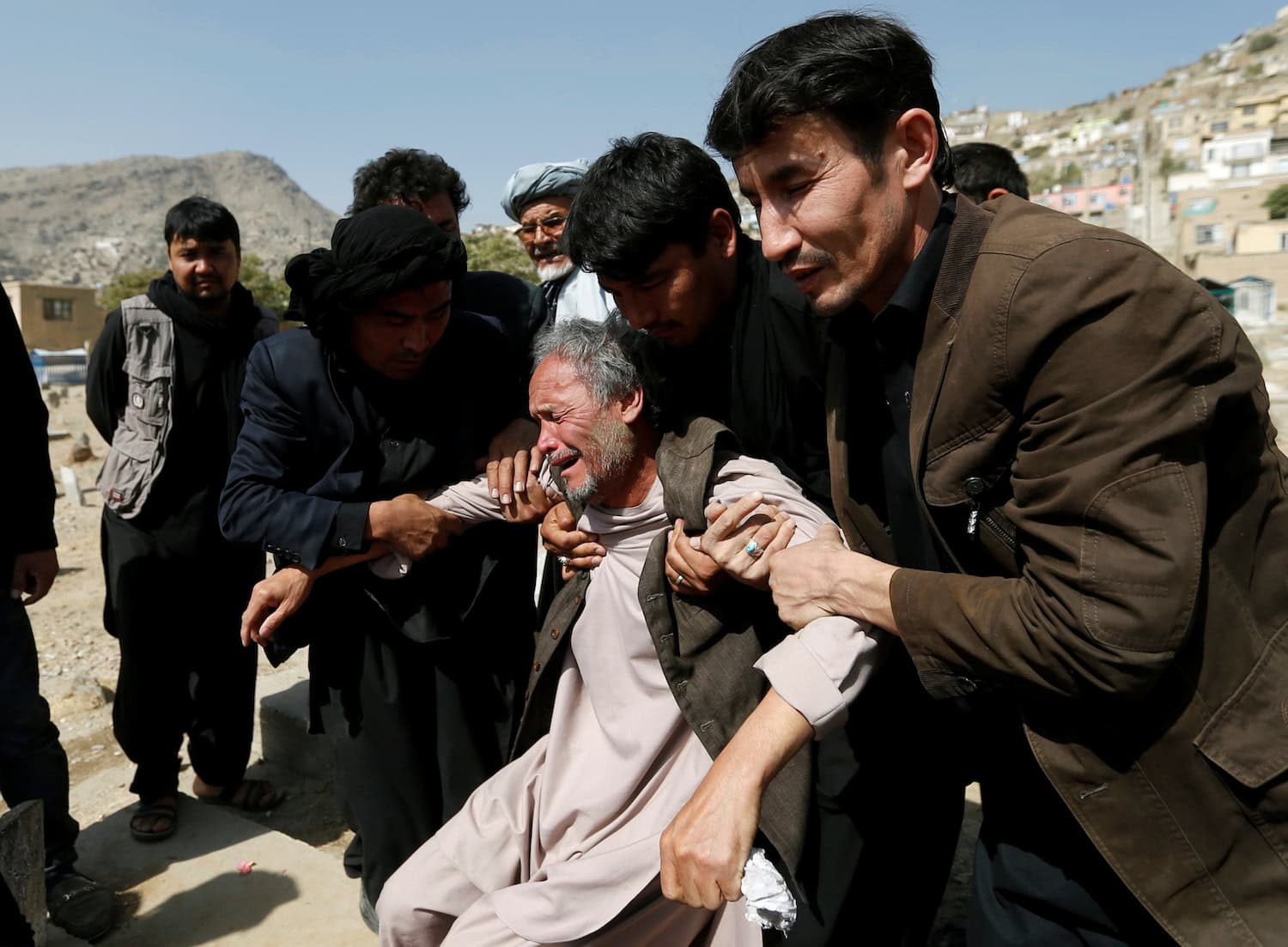 Una treintena de civiles son asesinados por Daesh en Afganistán