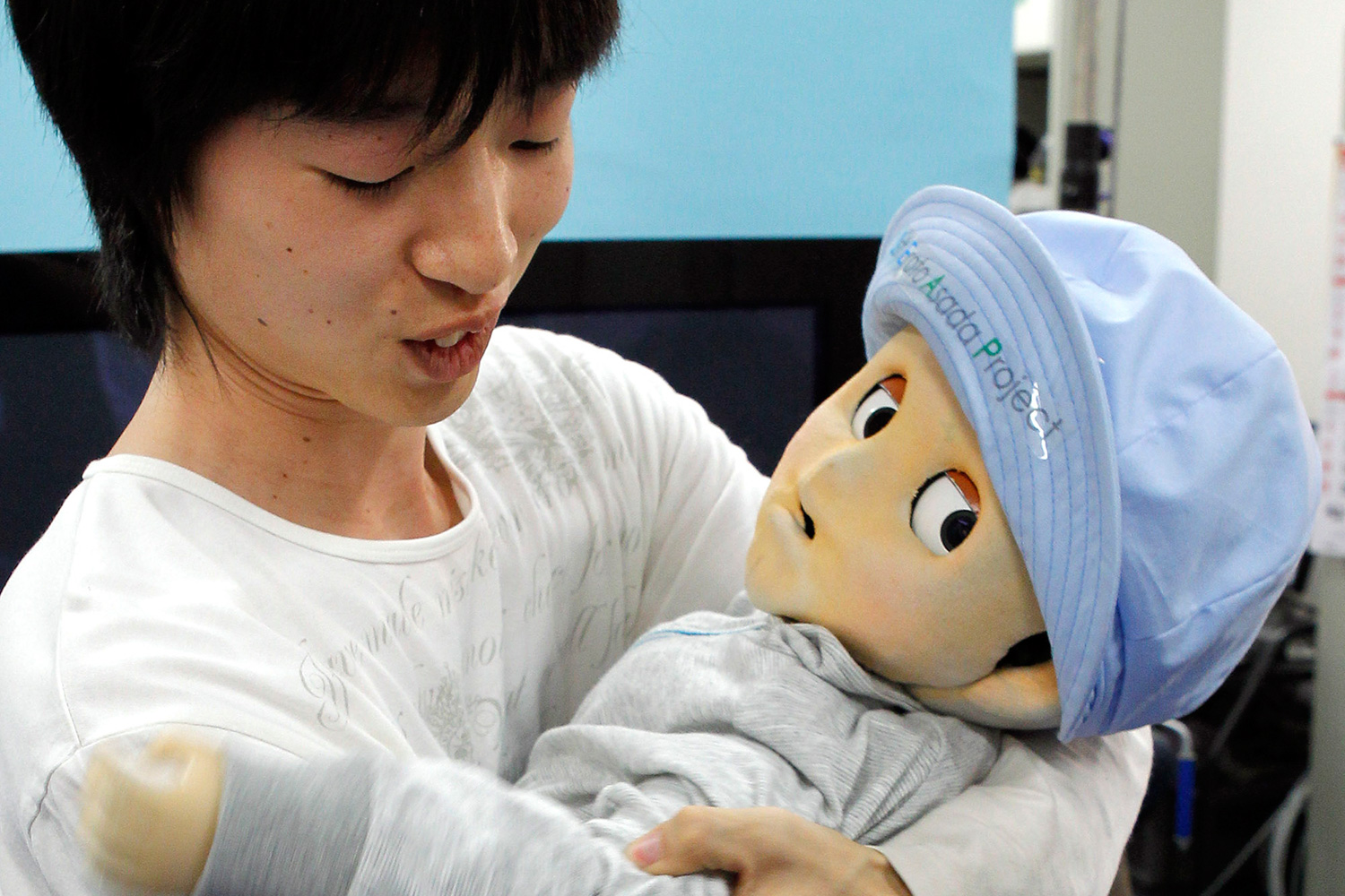 Bebés robot para aumentar la tasa de natalidad en Japón