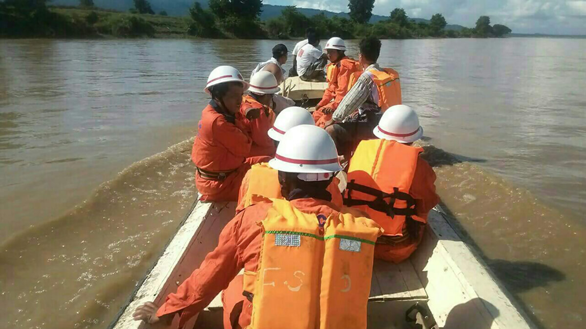 Un centenar de fallecidos tras el naufragio de un ferry con 250 personas