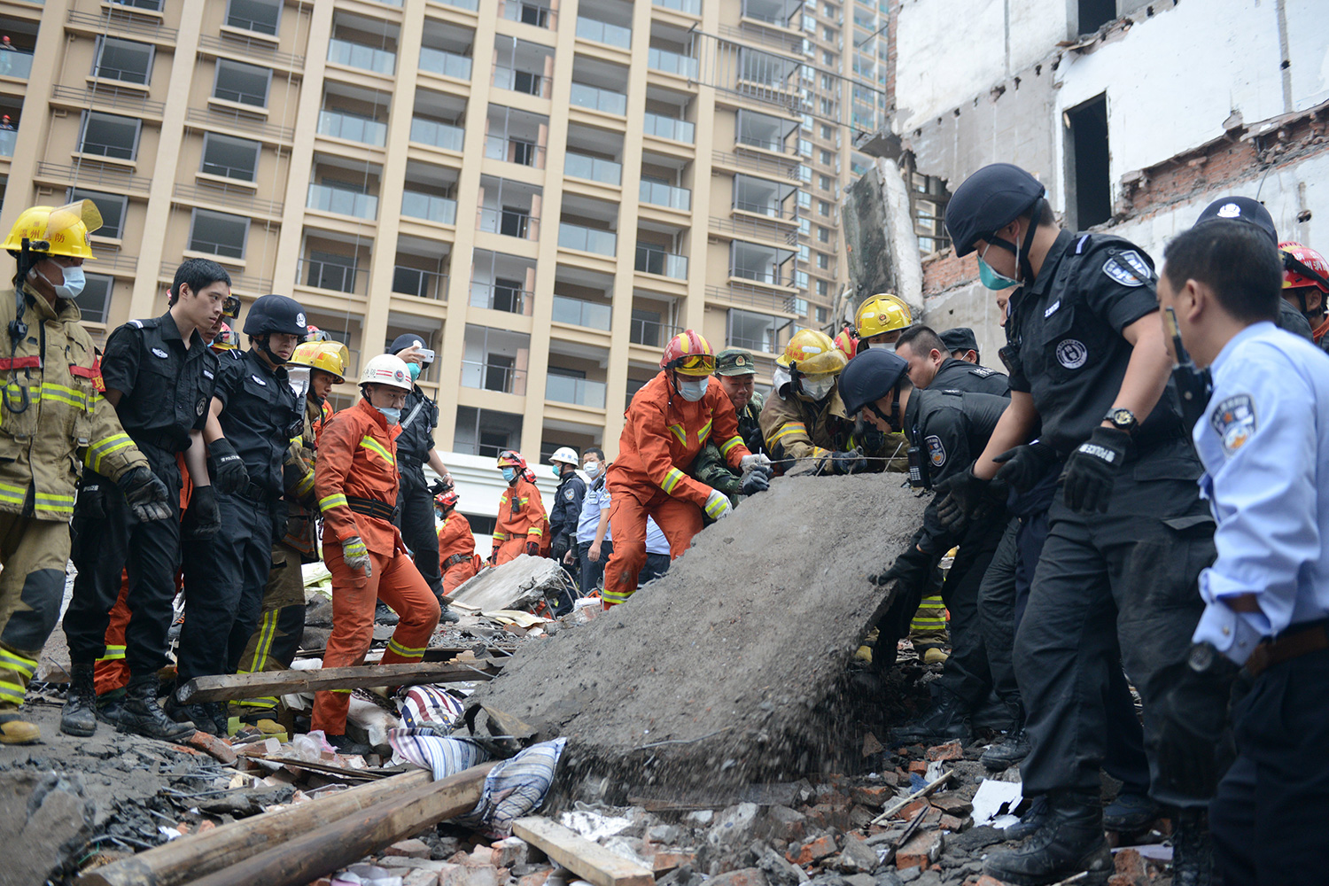 Una decena de fallecidos tras desplomarse cuatro edificios en China