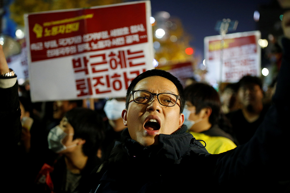 Altos mandatarios surcoreanos dimiten en mitad de una grave crisis política