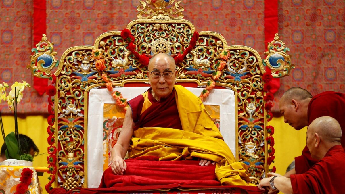 El Dalai Lama pide «diálogo y solidaridad» ante la crisis global