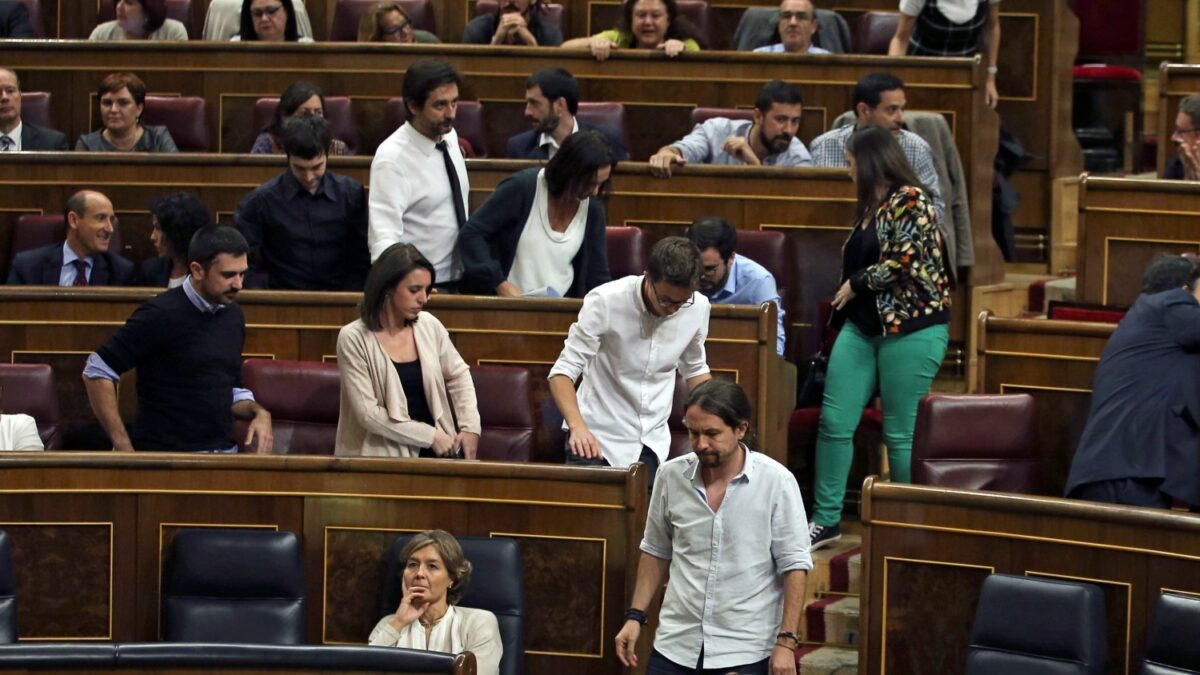 Rajoy pierde la primera votación en un pleno no exento de tensiones