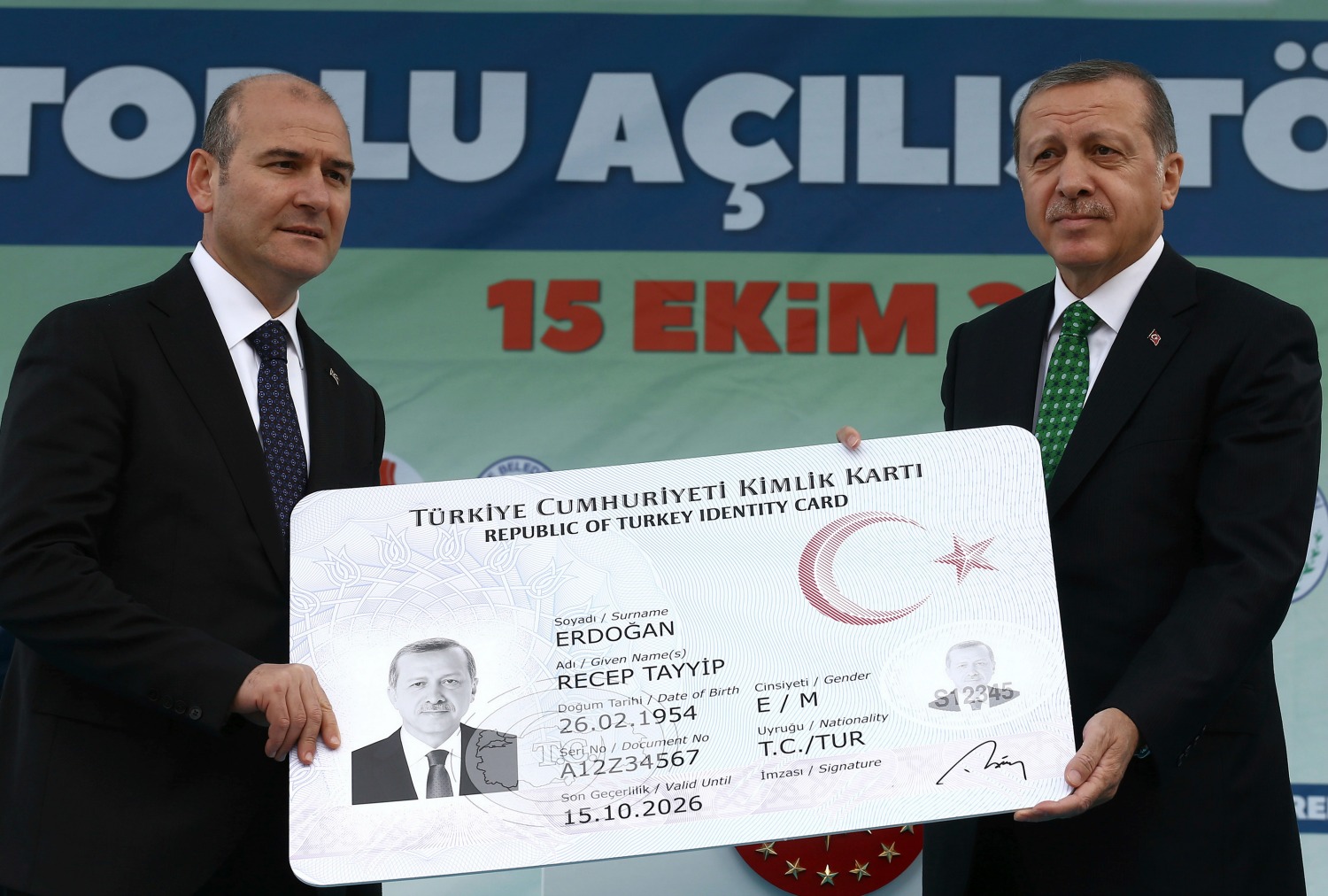 El gobierno turco promete someter a referéndum los poderes de Erdogan
