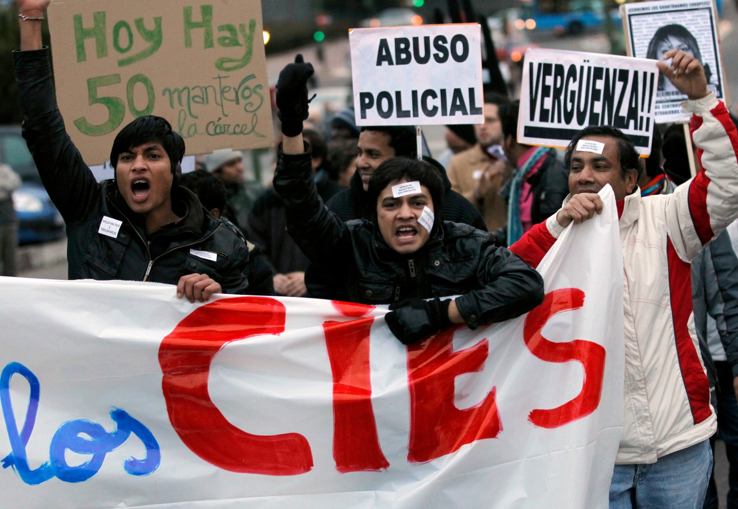 Un motín desata las críticas contra los centros de inmigrantes en España
