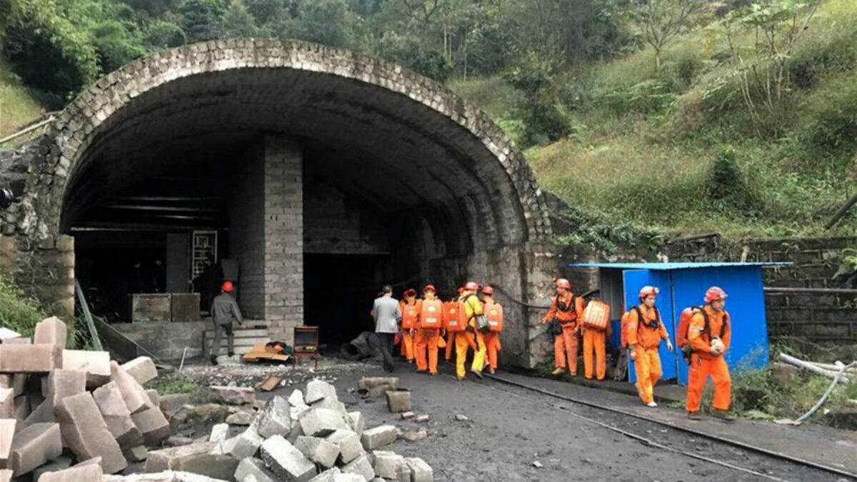 Una explosión en una mina de carbón en China deja 15 muertos