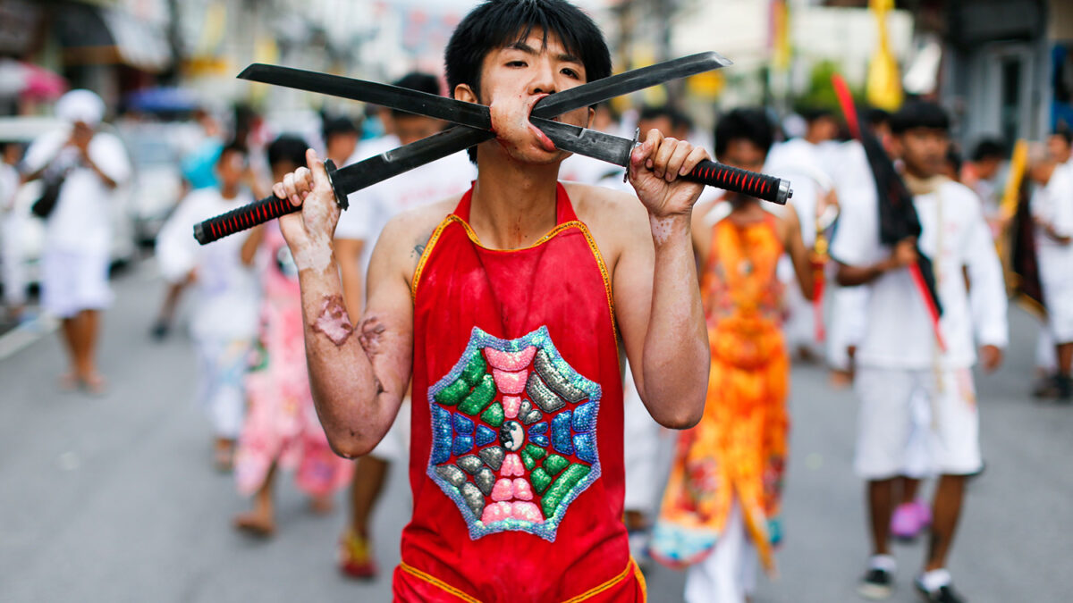 Ban Tha Rua, piercings extremos para mejorar la salud