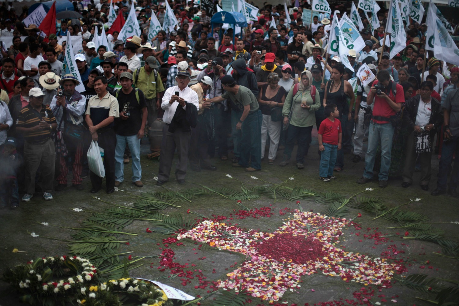 Los campesinos y grupos mayas celebran actos reivindicativos en Guatemala