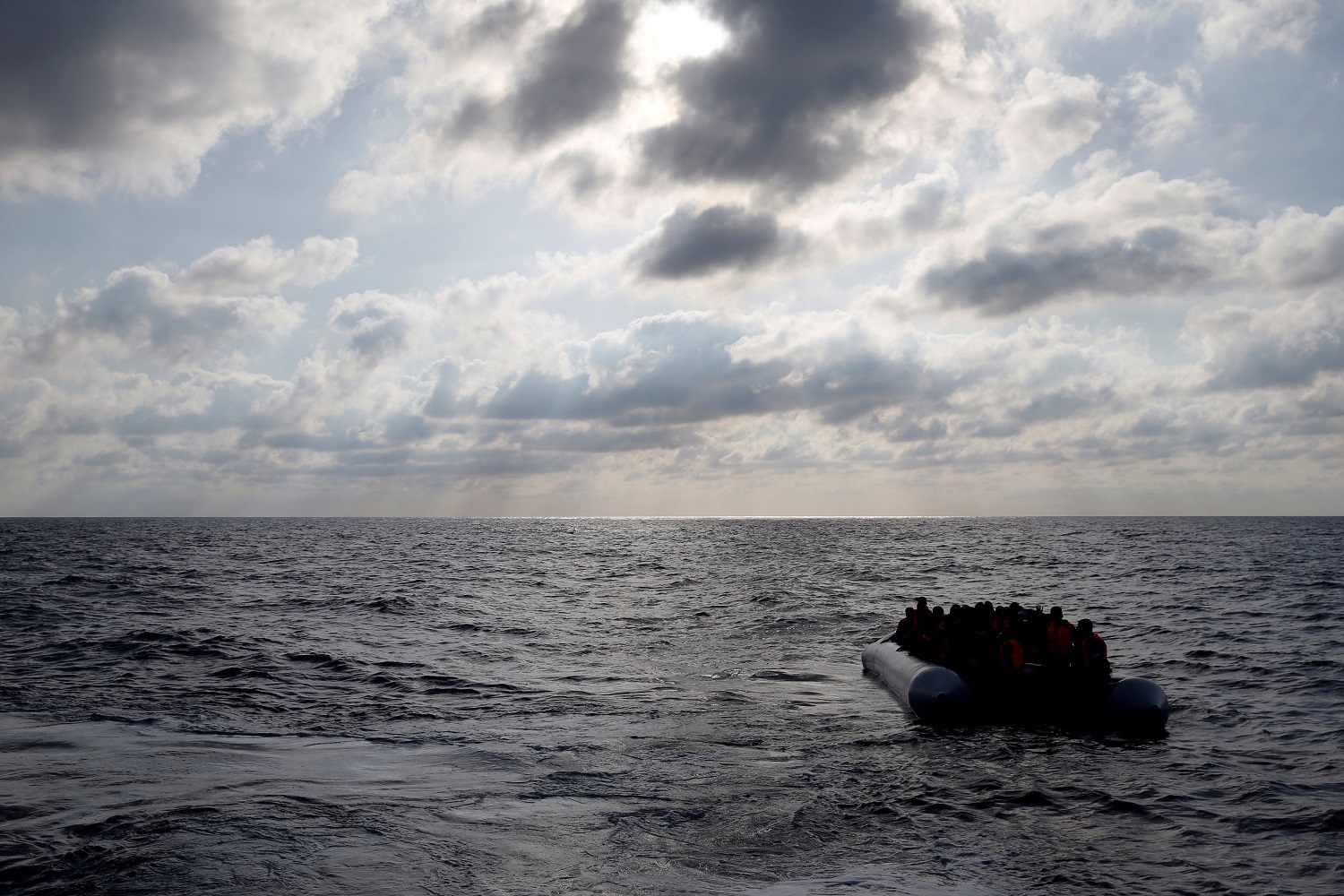 Cuatro muertos y 15 desaparecidos en un ataque contra migrantes en Libia