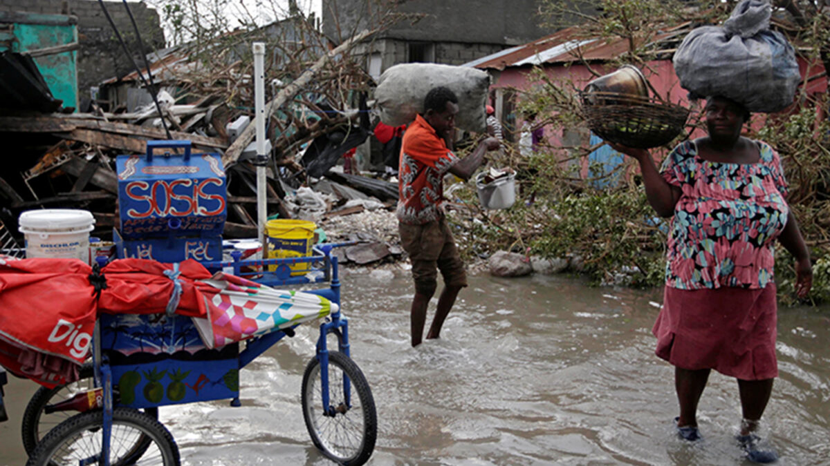 Matthew deja un rastro de devastación en el Caribe y se dirige hacia Estados Unidos