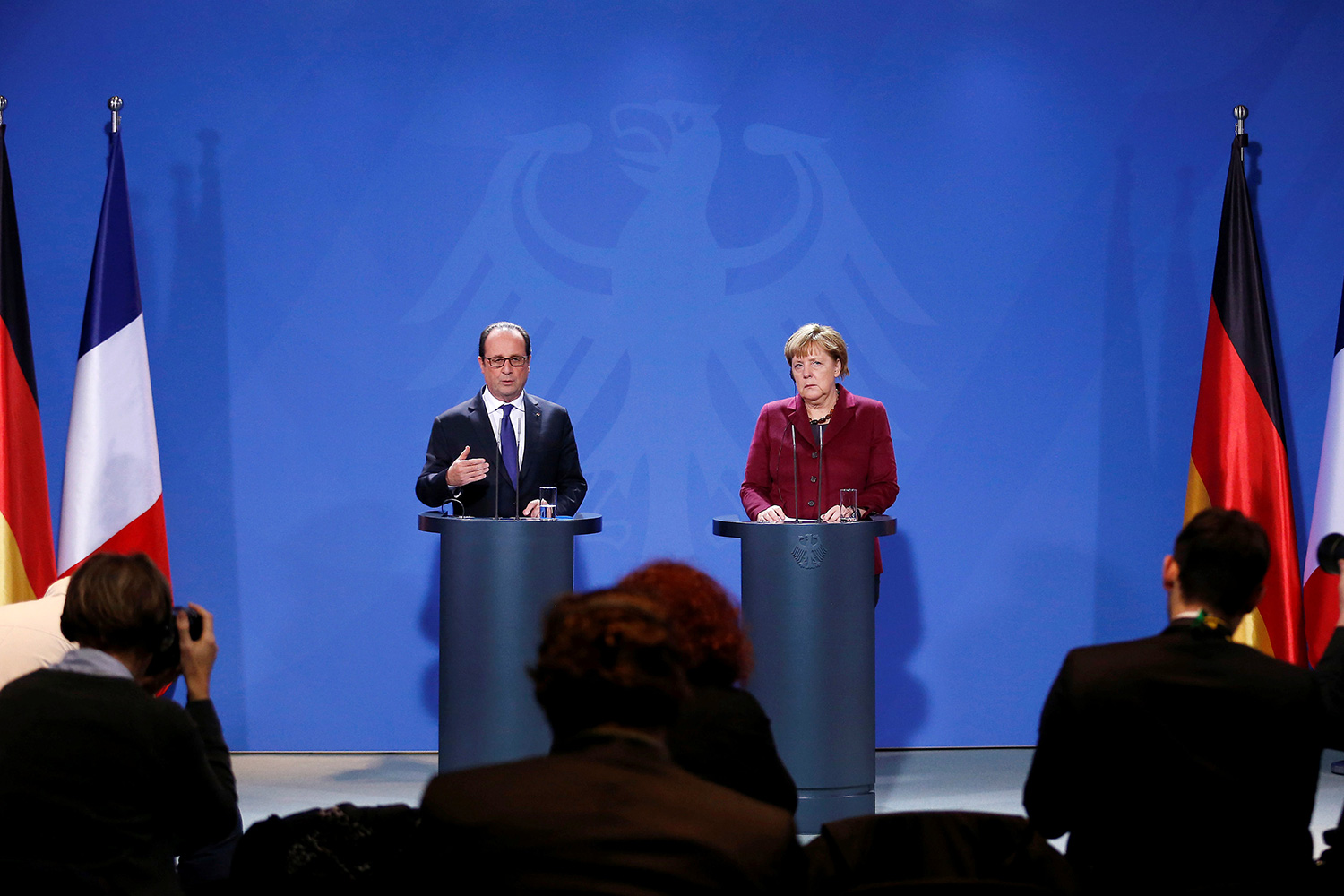 Merkel y Hollande acusan a Putin de crímenes de guerra en Siria