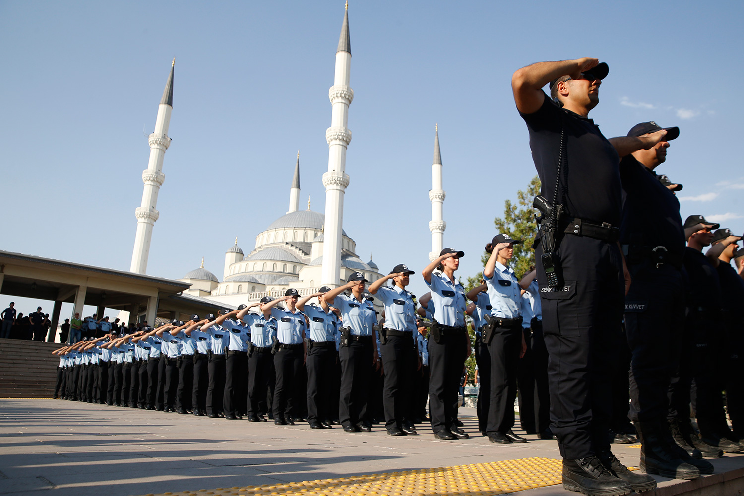 Continúa la purga en Turquía: suspendidos 12.800 policías por vínculos golpistas