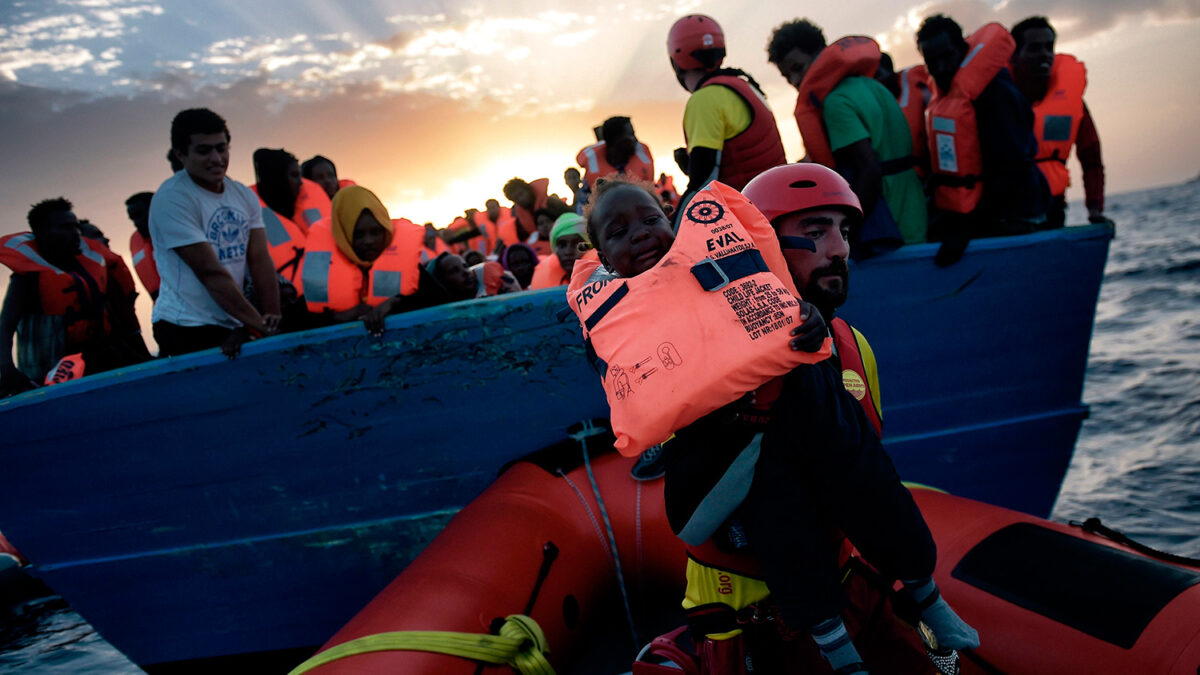 Rescatan a casi 6.000 inmigrantes y recuperan 9 cadáveres en el Canal de Sicilia