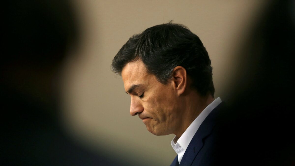 Sánchez renuncia a su escaño y anuncia que volverá a presentarse para liderar el PSOE