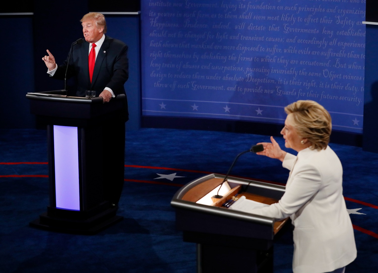 Trump se niega a decir si aceptará los resultados en el último debate con Clinton