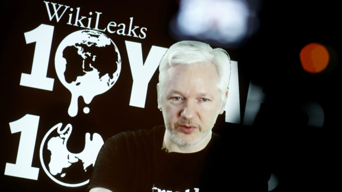 Ecuador retira a Julian Assange el acceso a Internet