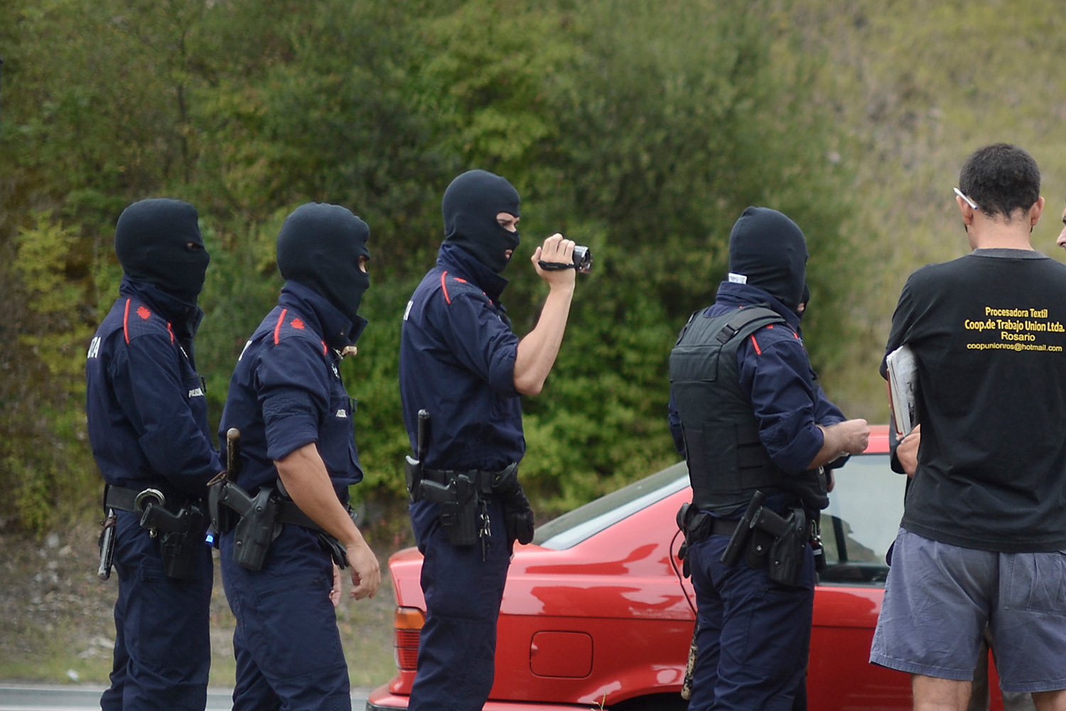 ETA afirma que el arsenal incautado en Francia era una «trampa preparada» por la banda