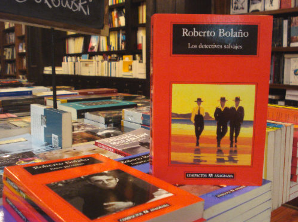 Bolaño en librerías via El Rincón del bibliotecario.