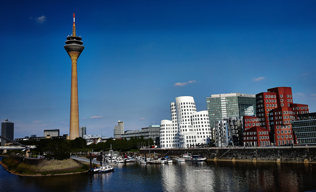 Medienhafen, el moderno puerto de Düsseldorf. (Foto: architecture_296/ Flickr)