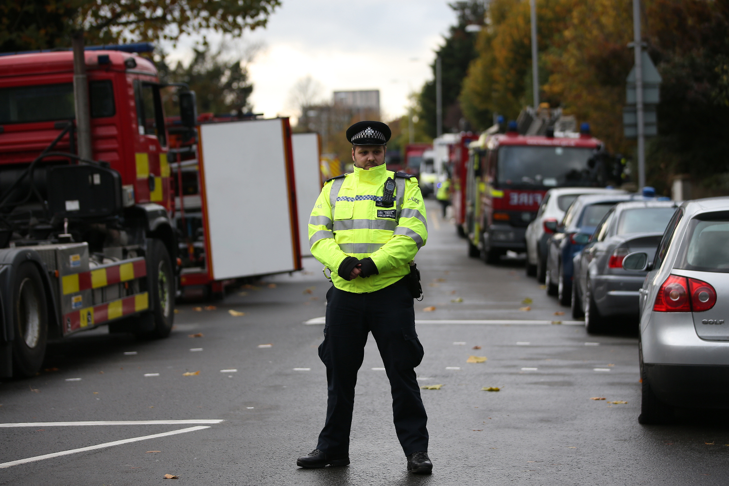 Cinco muertos y medio centenar de heridos tras descarrilar un tranvía en Londres