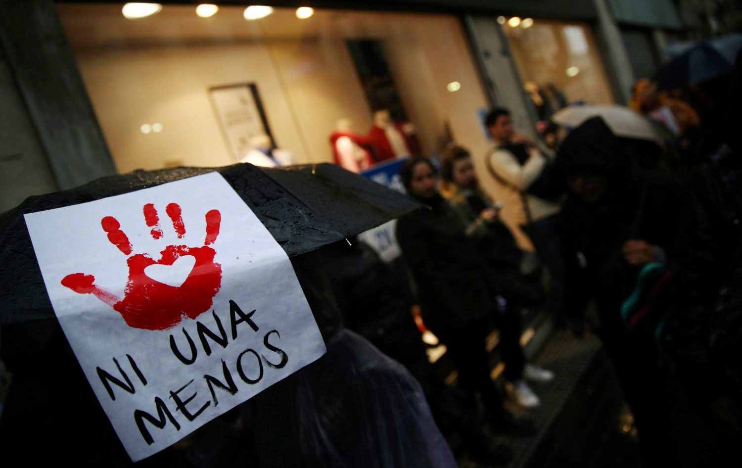 Movilización en Buenos Aires contra el brutal asesinato de Lucía, de 16 años, en bajo el lema 'Ni Una Menos', el pasado octubre. (Foto: Marcos Brindicci / Reuters) 