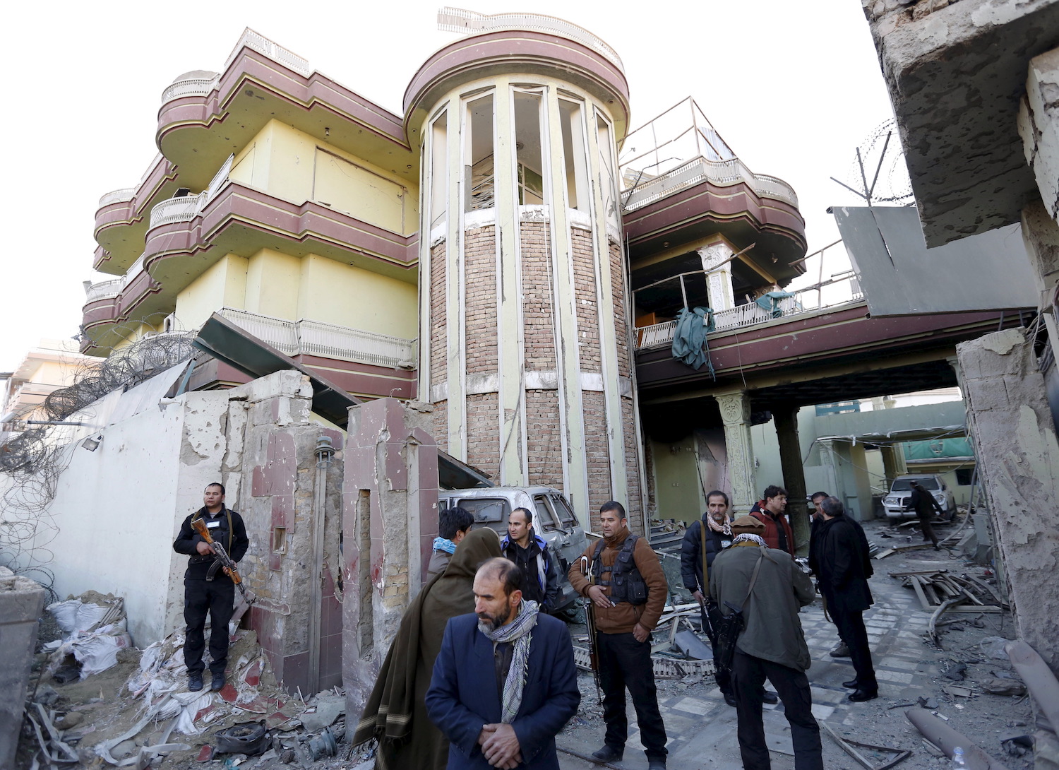 Investigan a dos diplomáticos españoles por el ataque contra la embajada en Kabul