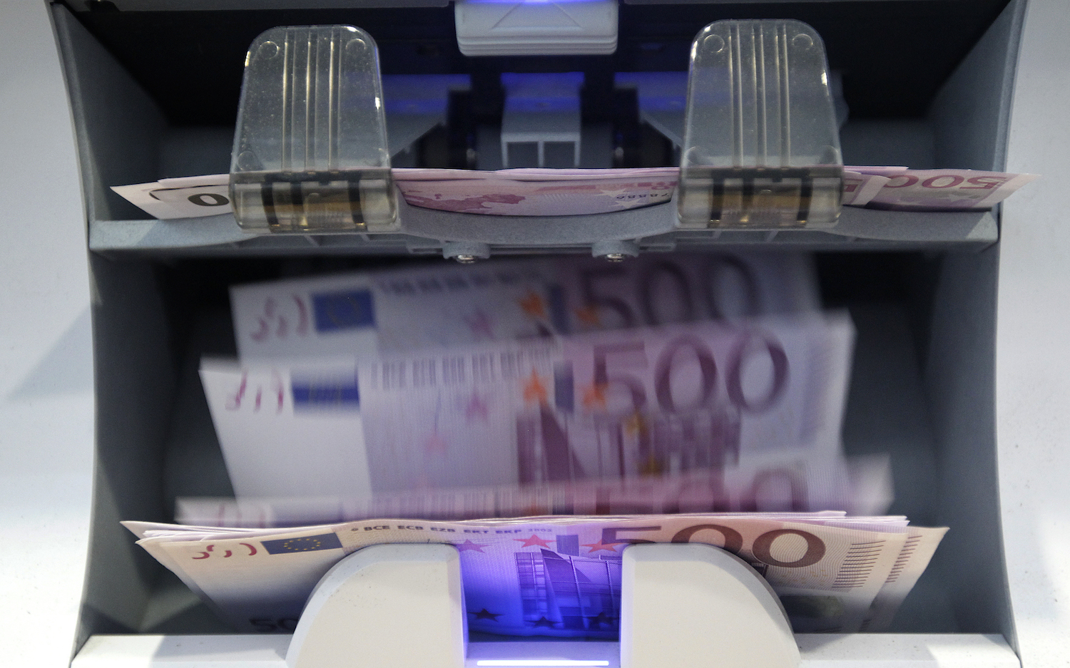 Encuentran 13 millones de euros falsos en un embalse de Bulgaria