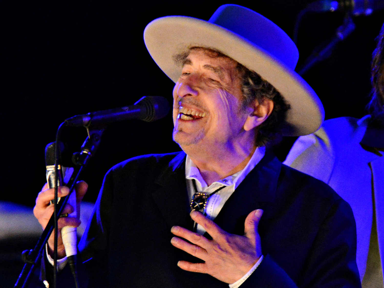 Bob Dylan no recogerá el Nobel de Literatura